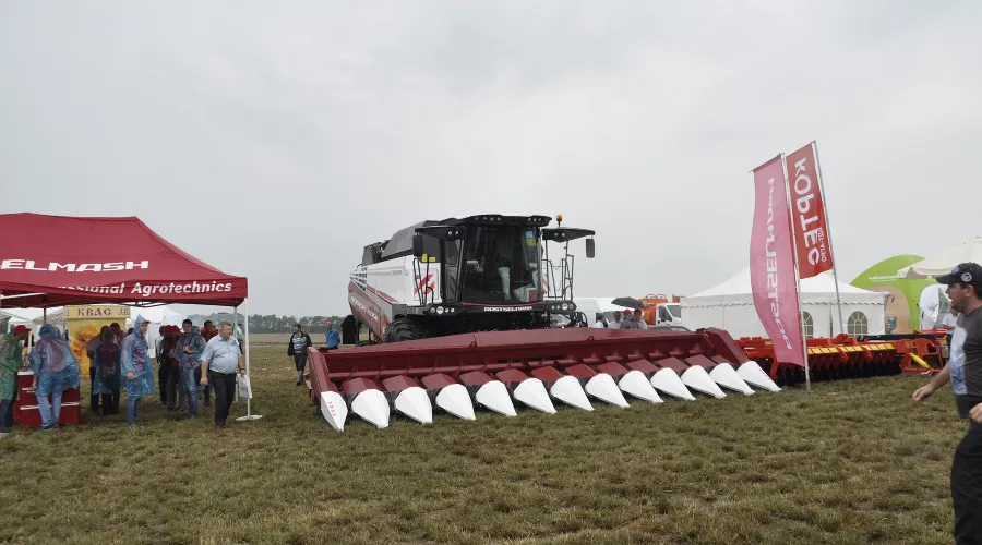 Техника Ростсельмаш на выставке «День поля Юга России 2018»  &copy;&nbsp;Фото предоставлено компанией Ростсельмаш