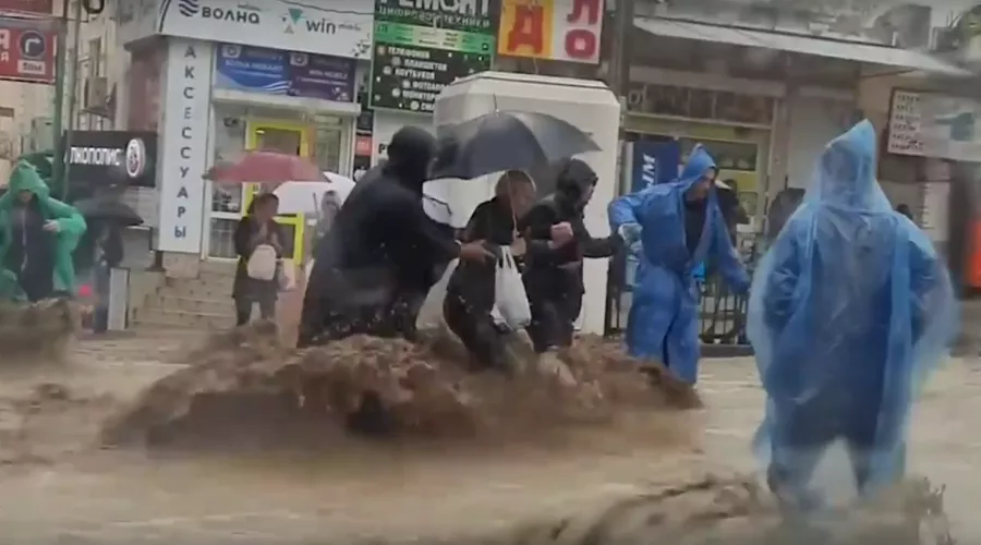  &copy;&nbsp;Кадр из видео ВК Виктора Артюхина, https://vk.com/video?date=86400&q=ялта&z=video85374977_456241377