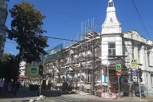  &copy;&nbsp;Фото пресс-службы мэрии Краснодара https://krd.ru/novosti/glavnye-novosti/startovala-restavratsiya-fasada-zdaniya-tsentra-tvorchestva-sodruzhestvo/