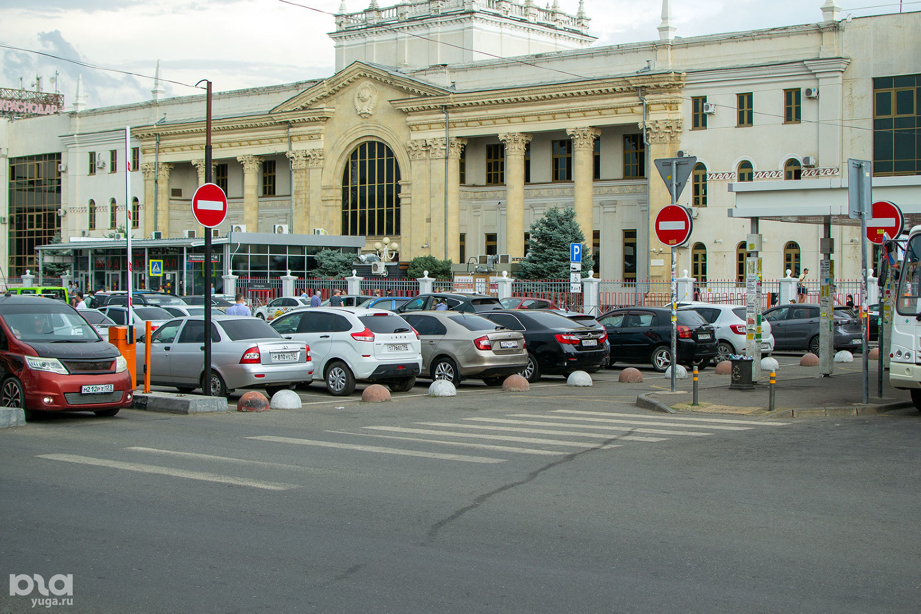 Между зонами досмотра авто- и ж/д вокзалов © Фото Александра Гончаренко, Юга.ру