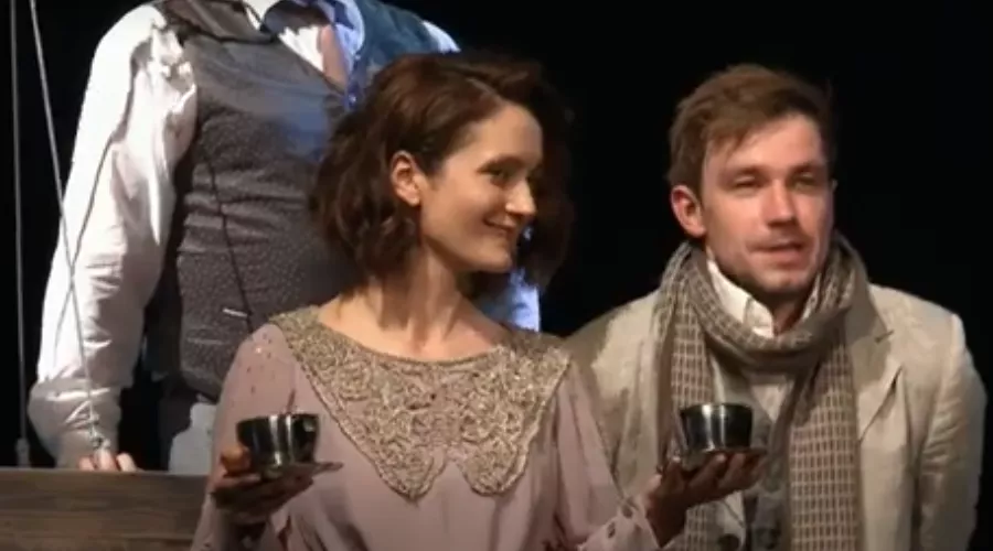 Кадр из спектакля «Вишневый сад» &copy;&nbsp;Скриншот видео с youtube-канала Teatr Pushkina