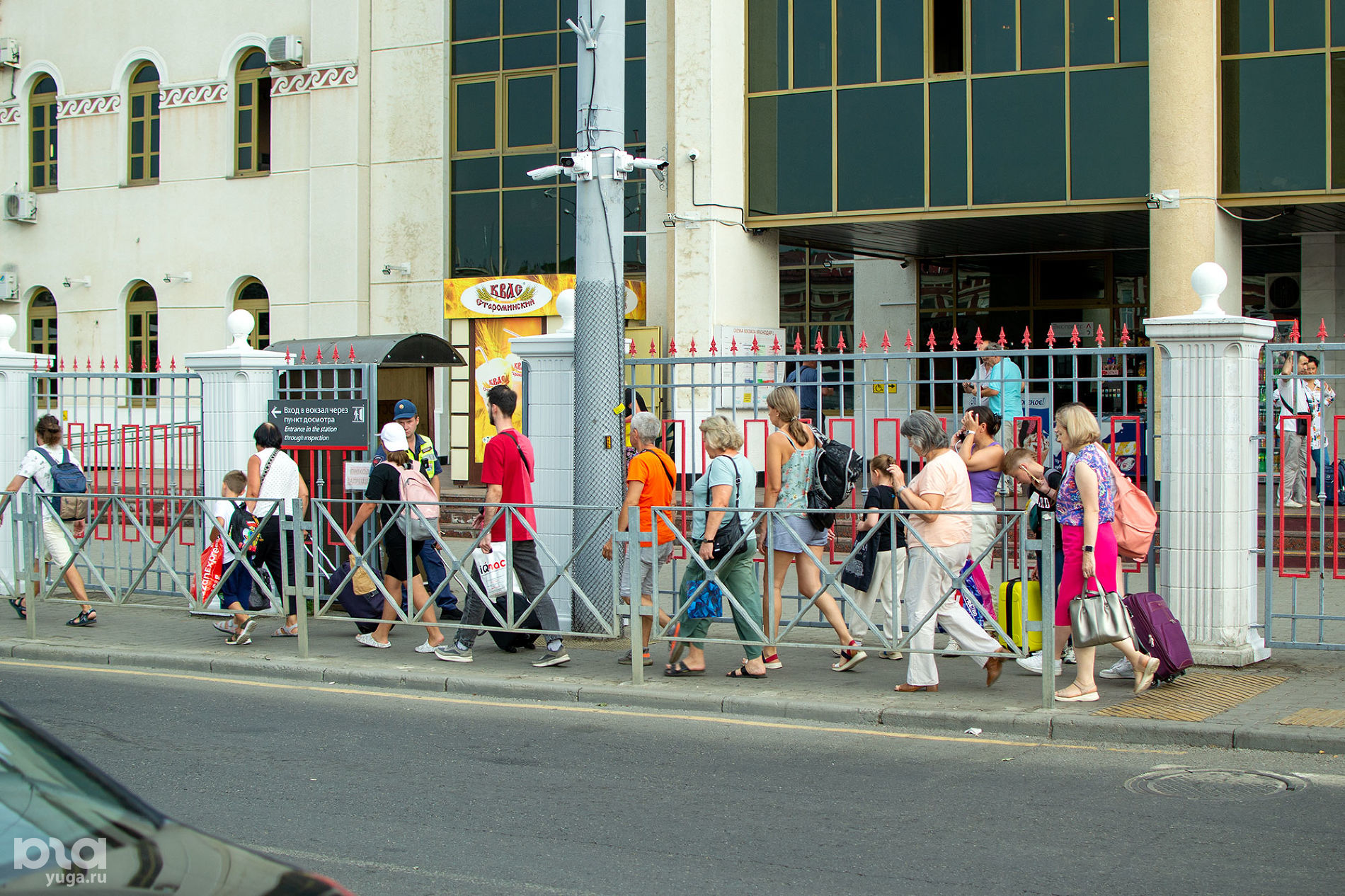 Тротуар у вокзала «Краснодар 1» © Фото Александра Гончаренко, Юга.ру