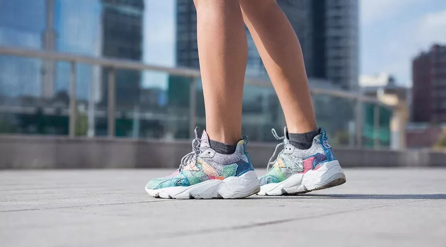 кросовки &copy;&nbsp;Изображение сгенерировано нейросетью Gigachat