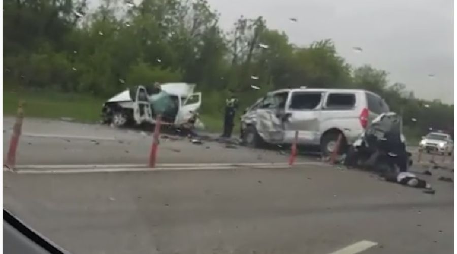 ДТП под МинВодами &copy;&nbsp;Скриншот из видео со страницы instagram.com/artem_mirumyan050