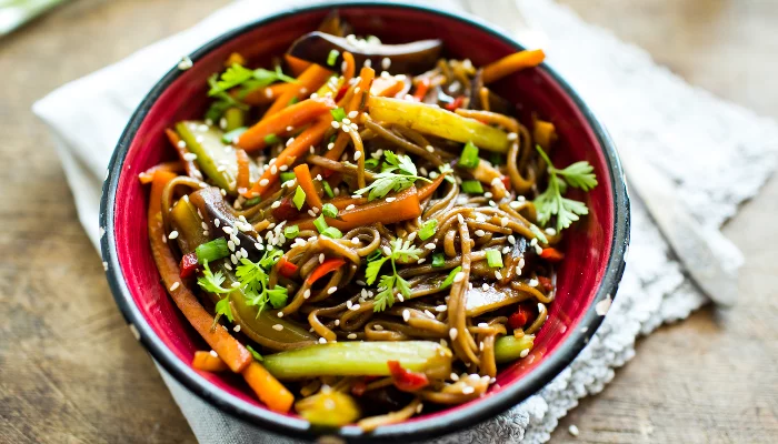 Гречневая лапша с овощами &copy;&nbsp;Фото Анны Голубцовой
