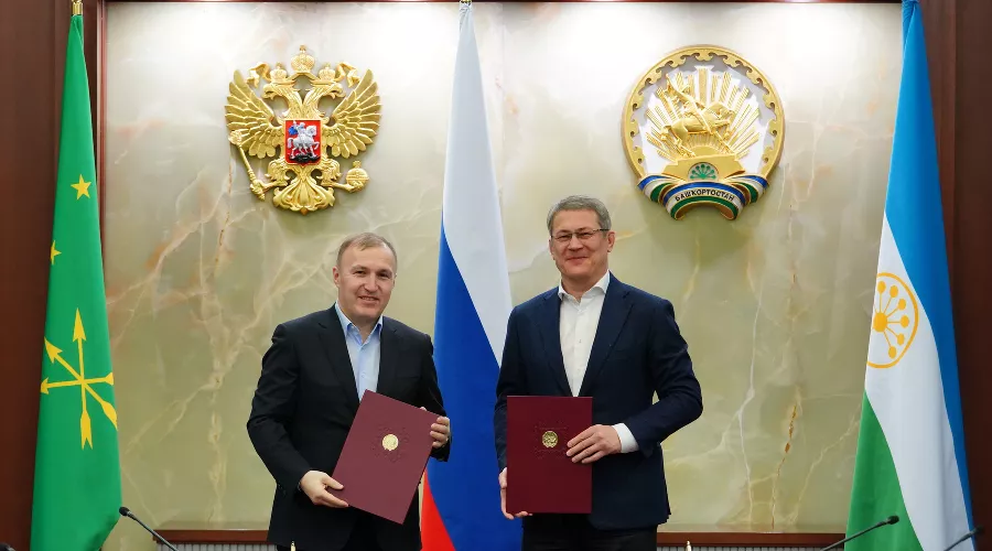 Мурат Кумпилов и Радий Хабиров &copy;&nbsp;Фото предоставлено пресс-службой главы Адыгеи