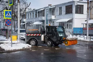 Уборка снега в Краснодаре &copy;&nbsp;Фото Елены Синеок, Юга.ру