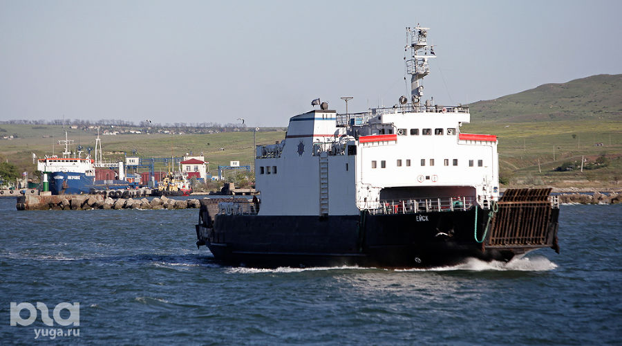Военные в Керчи возводят понтонную переправу &copy;&nbsp;Влад Александров, ЮГА.ру