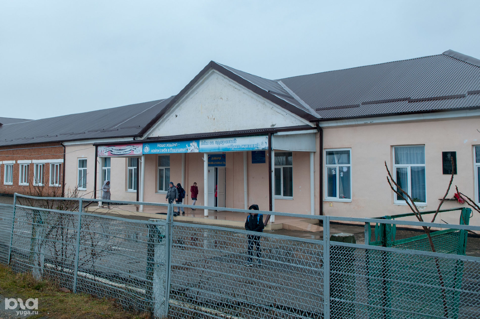 Школа в поселке Степном, находится в 4 км от белореченского полигона © Фото Дмитрия Пославского, Юга.ру