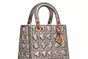 Сумка Lady Dior, созданная Recycle Group &copy;&nbsp;Фото из инстаграма Recycle Group, www.instagram.com/recycleart