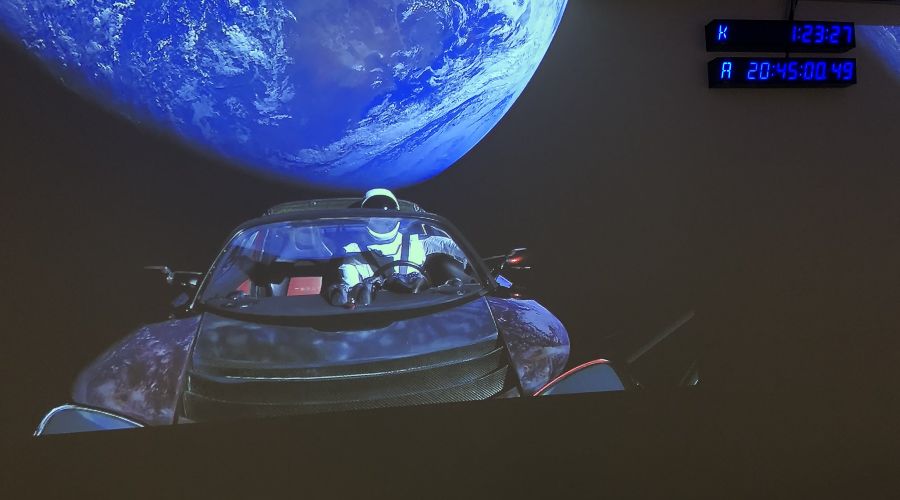 Илон Маск отправил в космос ракету Falcon Heavy со своим электрокаром Tesla © Фото из аккаунта twitter.com/elonmusk