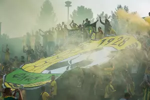 Болельщики на матче между &laquo;Кубанью&raquo; и &laquo;Абинском&raquo; &copy;&nbsp;Фото Елены Синеок, Юга.ру