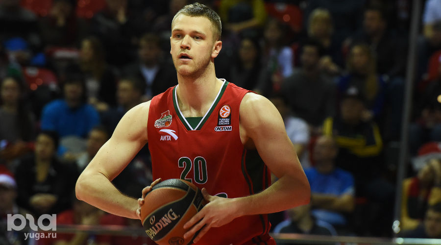 "Локомотив-Кубань" вырвал победу у "Анадолу Эфес" в матче Топ-16 Евролиги © Елена Синеок, ЮГА.ру