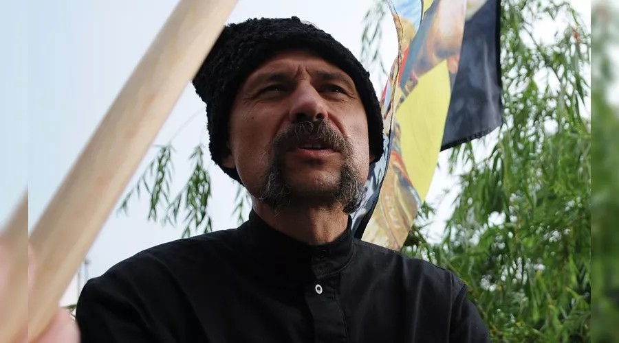 Акция протеста против Марата Гельмана перед открытием выставки Icons &copy;&nbsp;Елена Синеок. ЮГА.ру