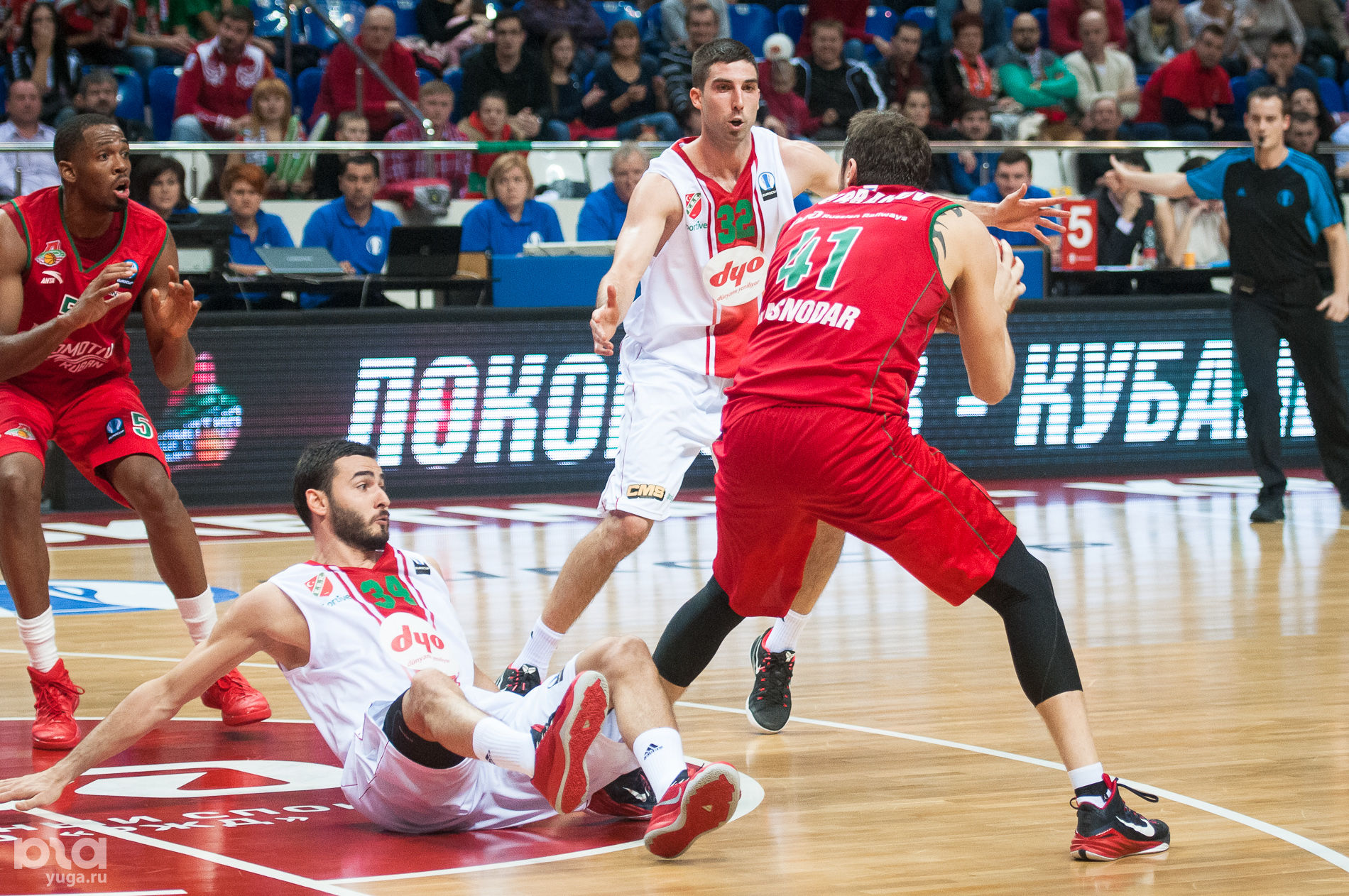 Спорткомплекс локомотив кубань. Локомотив-кубань расписание игр. Локомотив кубань обои. Хрисантос хаджияннис красный октябрь. Локомотив кубань расписание матчей.