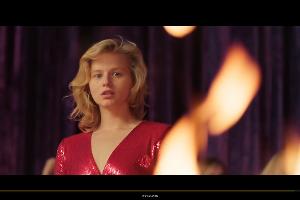  © скриншот видео трейлера фильма «Я богиня» на сайте kinopoisk.ru/film/5088693/video/type/0/