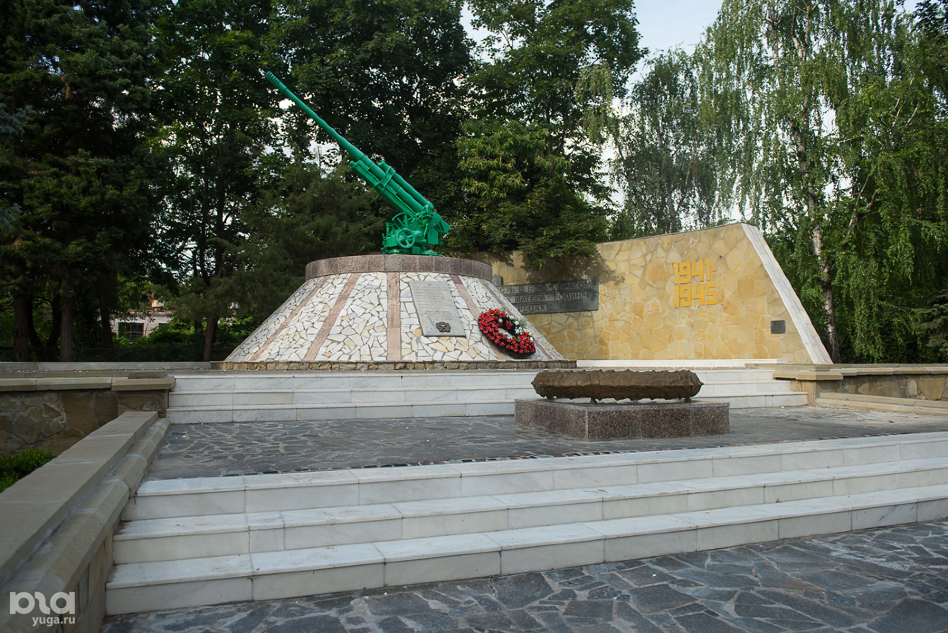 Памятник зенитчикам на улице Ставропольской © Фото Елены Синеок, Юга.ру