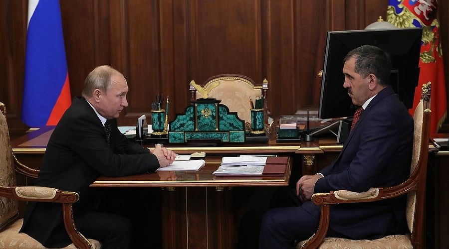 Владимир Путин и Юнус-Бек Евкуров © Фото пресс-службы Кремля