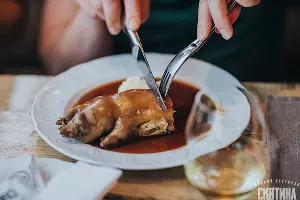 Ужин &laquo;Летняя мясорубка&raquo; в ресторане &laquo;Скотина&raquo; &copy;&nbsp;Фото Федора Обмайкина