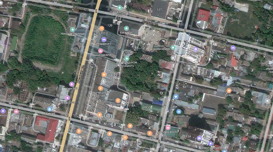 Прогулочная зона у дома Лихацкого появилась на месте деревьев © Скриншот yandex.ru/maps