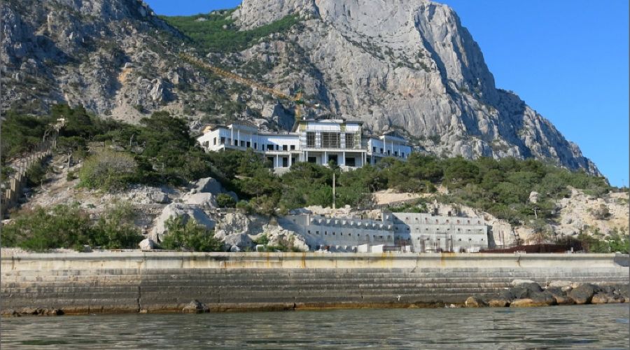 Дворец на мысе Айя в Крыму © Фото с сайта munscanner.com