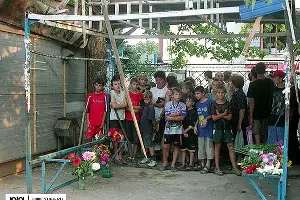 Троллейбусная остановка &laquo;Кафе "Русь"&raquo; на улице Трудовой Славы &copy;&nbsp;Фото Юга.ру