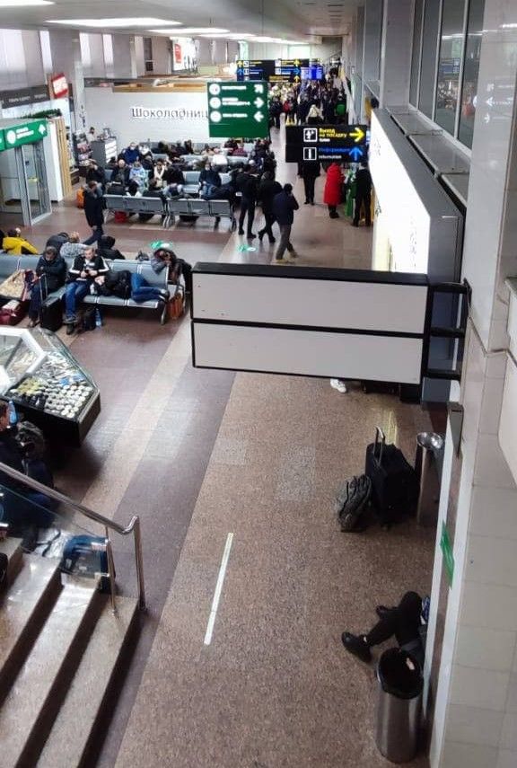 Аэропорт краснодар новости когда откроют. Обстановка в аэропорту Краснодара сейчас. Краснодар аэропорт работает. Аэропорт Краснодар фото. Аэропорт Краснодар фото внутри.