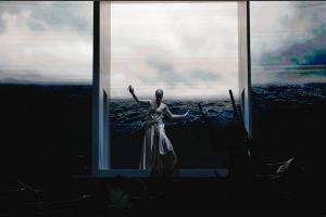 Кадр из спектакля «Гранатовый браслет», Театр современного искусства, Краснодар © Фотограф Евгений Бобух