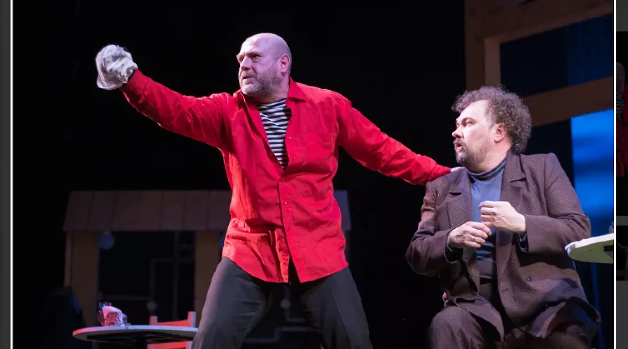 Кадр из спектакля «Шукшин. Рассказы» &copy;&nbsp;Скриншот фото с сайта Кировского драмтеатра