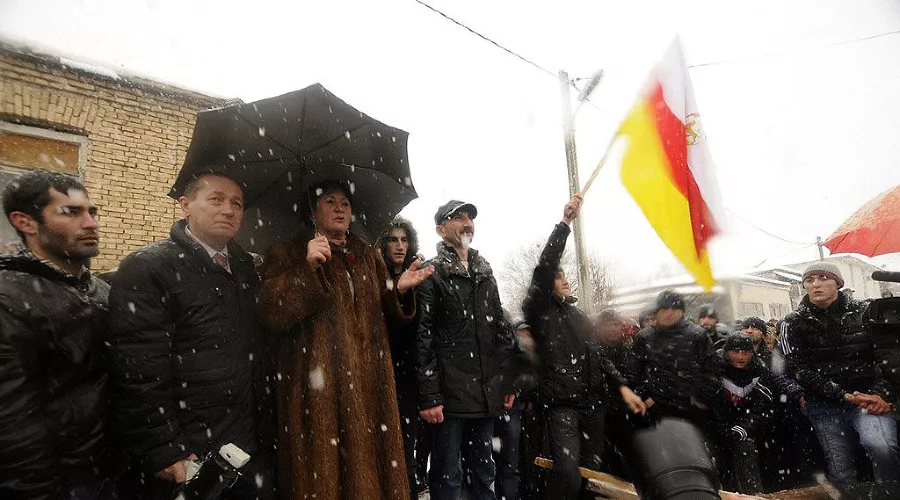 Митинг в поддержку Аллы Джиоевой &copy;&nbsp;Сергей Карпов. ЮГА.ру