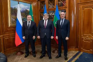 Глава Адыгеи Мурат Кумпилов, глава Карачаево-Черкесии Рашид Темрезов и глава Кабардино-Балкарии Казбек Коков &copy;&nbsp;Фото Алексея Гусева